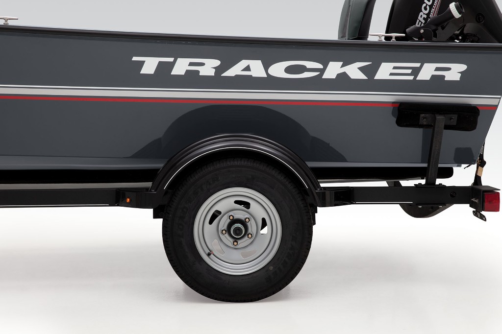 2019 Guide V-16 Laker DLX T - TRACKER Deep V Multi-Species Boat